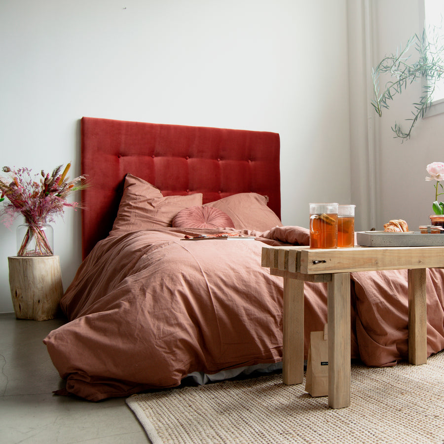 elia sengegavl i mørk rosa, mørkerød bomuldsvelour | design selv | sengegavl på mål - 1
